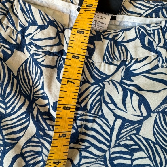 Patagonia All-Wear Tropical Leaf Print Shorts size 10 Blue Cream - Picture 9 of 10
